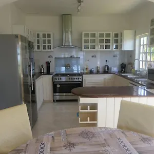 Tropical Garden Self Catering Victoria